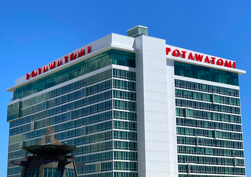 photo by Asher Heimermann (CC-BY-SA-3.0) photo of multi-level Potawatomi Hotel and Casino